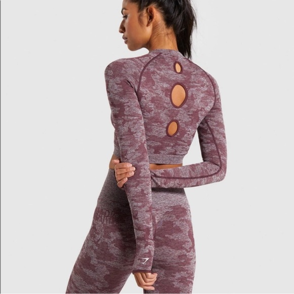 Gymshark Camo Seamless Two Piece Set in “Berry” - Picture 2 of 16